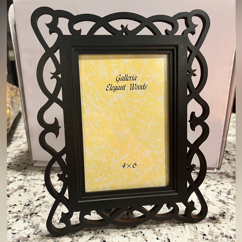 4x6” Galleria Elegant Woods Picture Frame